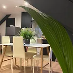 Daire Atypique- Esprit Atelier Loft - Parking Prive - Wifi - Video *